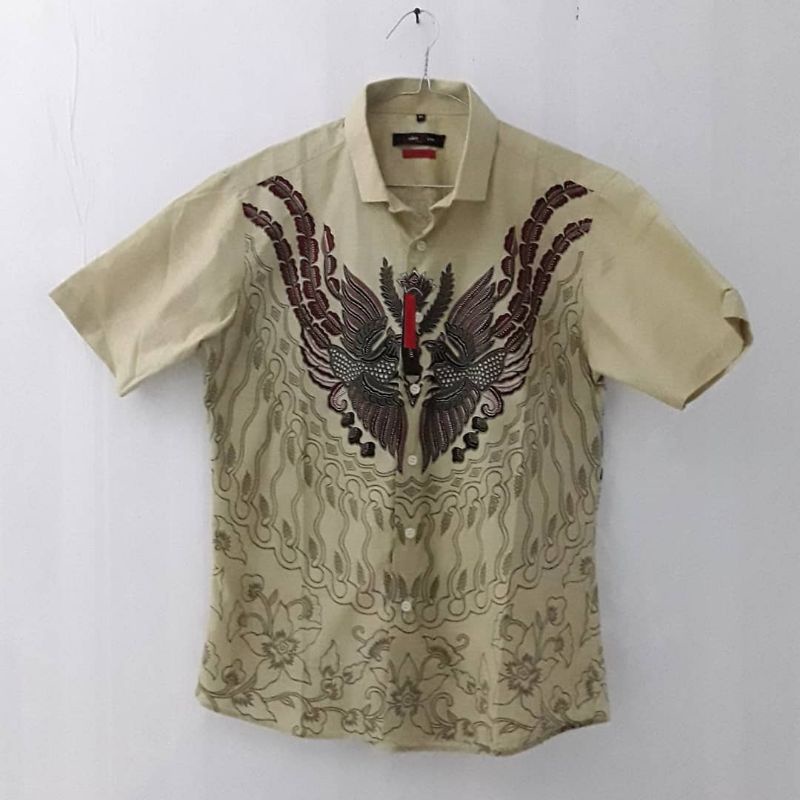 kemeja batik pria slim fit warna krem merk colin dion