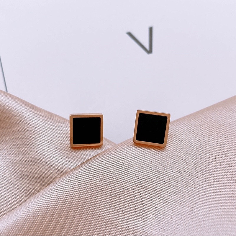 Anting Titanium Black Square Kotak Trending Vintage Korea Fashion Style