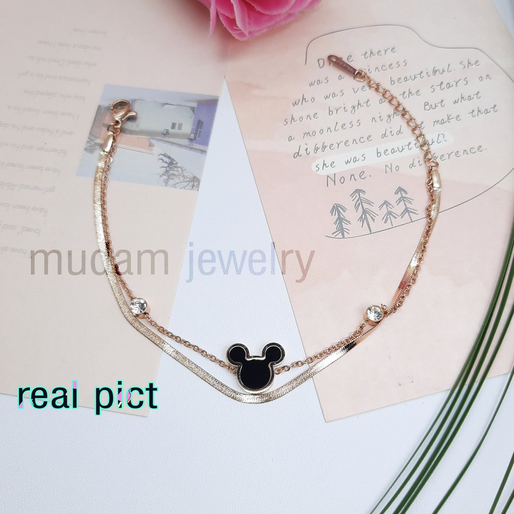 Gelang Rantai dan Belut Gepeng Titanium Model Mickey Diamonds Artifisial Warna Rose Gold dan Gold