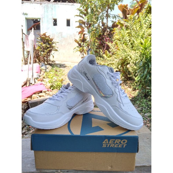 Ivy White AEROSTREET