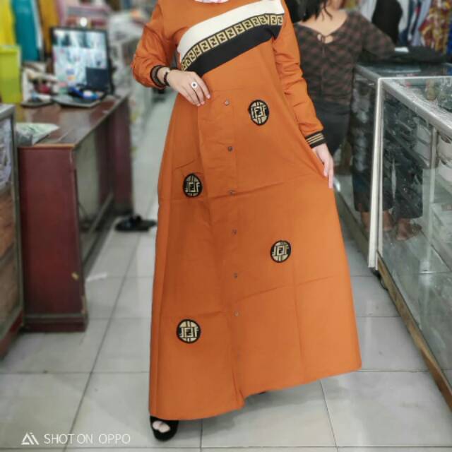 Gamis fendi