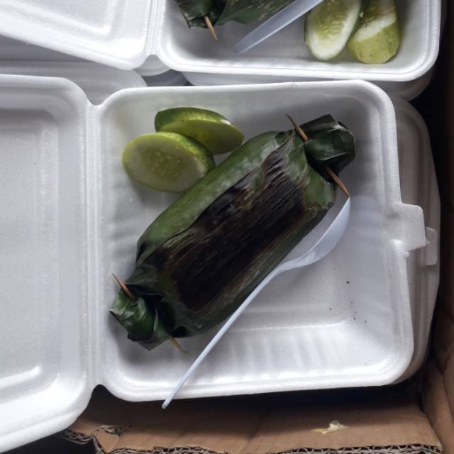 

Nasi Bakar isi ayam/teri/jamur