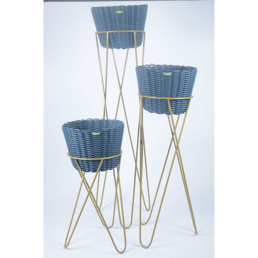 ELLORA KERANJANG POT BUNGA ROTAN SINTETIS KAKI SEGITIGA SMALL