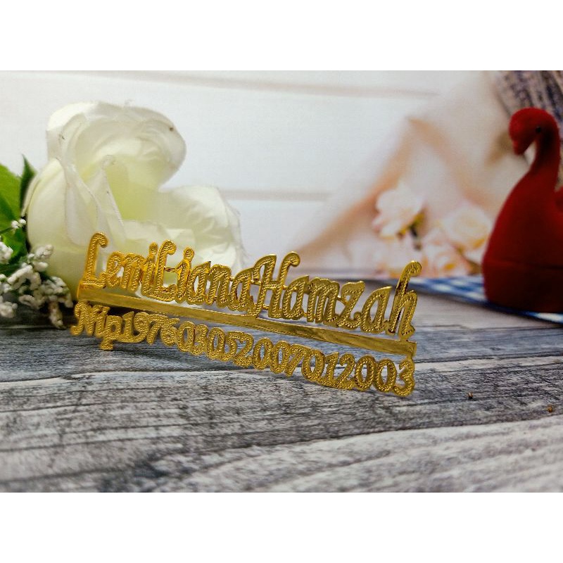 Bros NIP Ukir Nama lapis emas anti karat Bros PIN custom nama