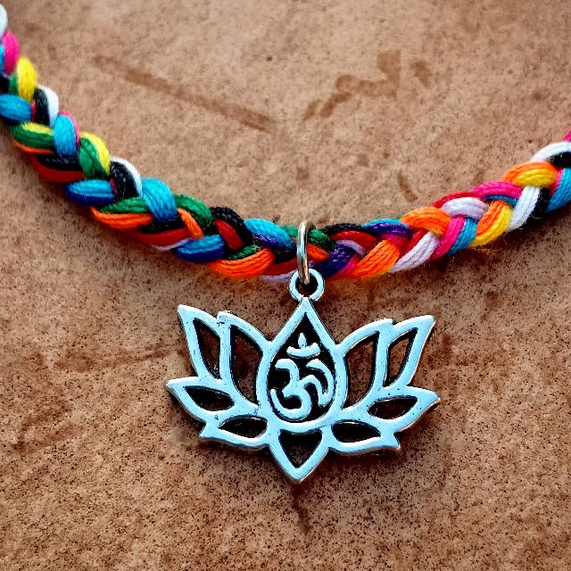 Gelang Sangadatu Split Jalin Teratai Omkara / Gelang Sembilan Warna / Aksesoris Bali Murah / Gelang Sangadatu Split Om Lotus / Gelang Omkara / Gelang besakih / gelang Pria / Oleh Oleh Khas Bali / Gelang Pelangi  / Craft Dewata