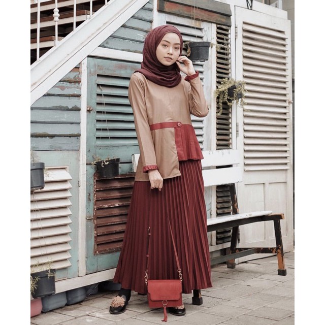 20+ Ide Ootd Rok Plisket Warna Maroon - Scilla Blogs