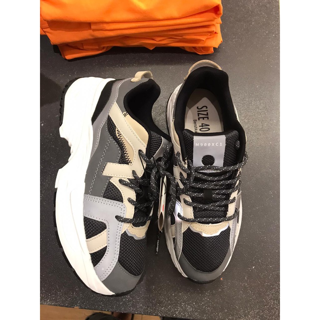 [ JASTIP ] Sepatu Sneakers Pria Tali Coklat Hitam BERSHKA