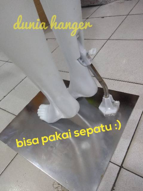 Manekin full body wanita plastik muka alien