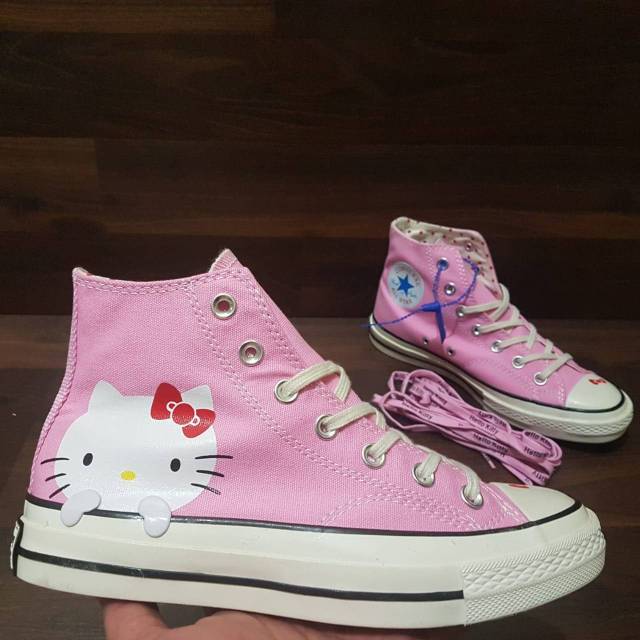 hello kitty converse pink