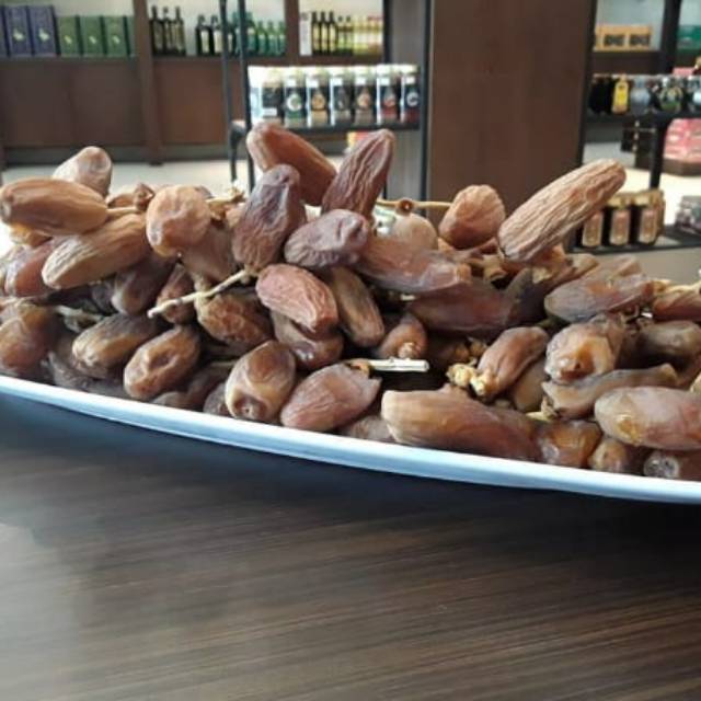 Kurma tangkai 1kg