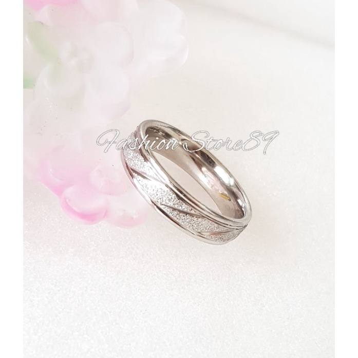 Cincin Pasir Motif Garis Perhiasan Titanium Cincin Pria Wanita Impor Titanium Premium silver