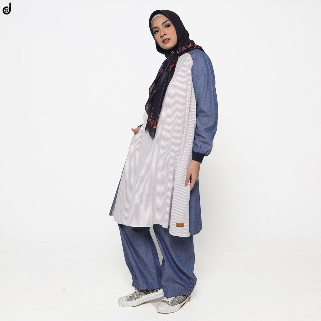 STRIPED DENIM TUNIK NAVY ONLY SIZE L BY DEENAY ORIGINAL