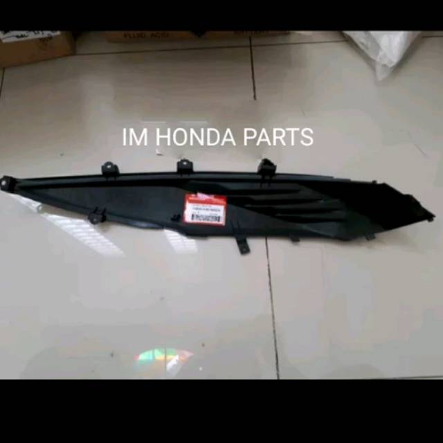 Cover body tebeng sambungan body kiri Honda Vario 110 fi original