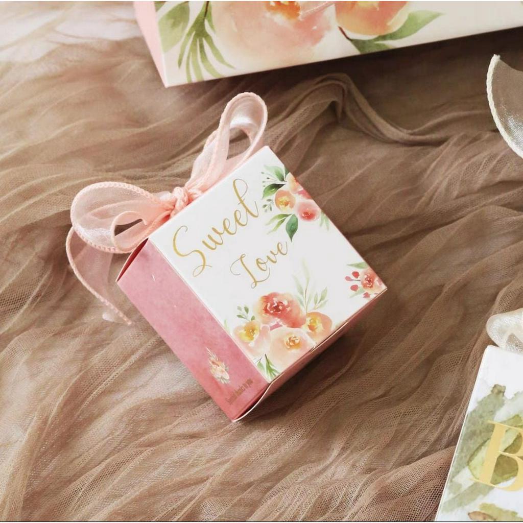 

BOX MINI CLASSIC FLOWER WITH RIBBON / BAM31