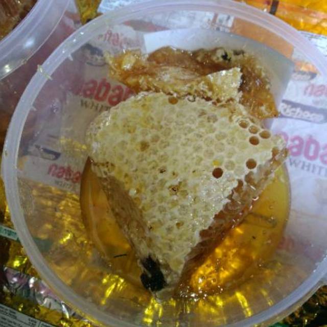 

Madu sarang/honeycomb/raw honey/madu hutan apis dorsata