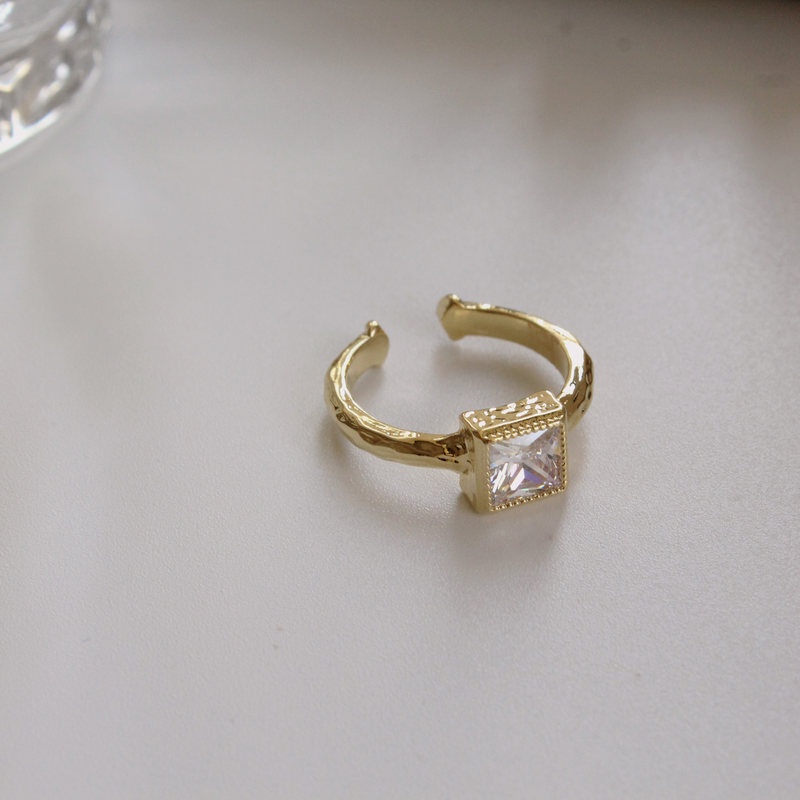 Cincin Bahan Alloy Hias Berlian Imitasizircon Bentuk Geometri Untuk Wanita