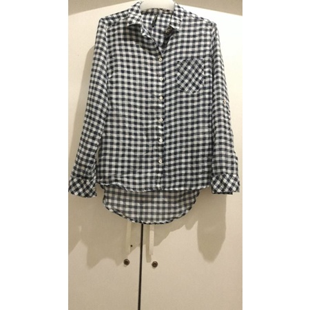 Preloved Kemeja Kotak Stradivarius