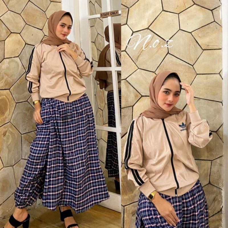 SET ROK CELANA FLANEL UNIQLO