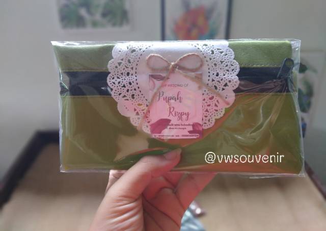Souvenir Pouch Zipper Tengah
