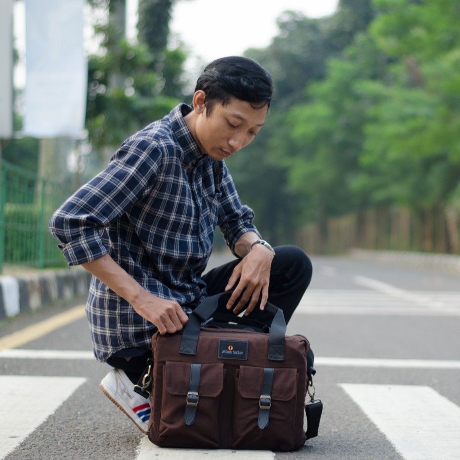 Busy Brown | Tas Slempang Laptop Messenger Pria Wanita Slingbag Original Baru | Urban Factor FORIND