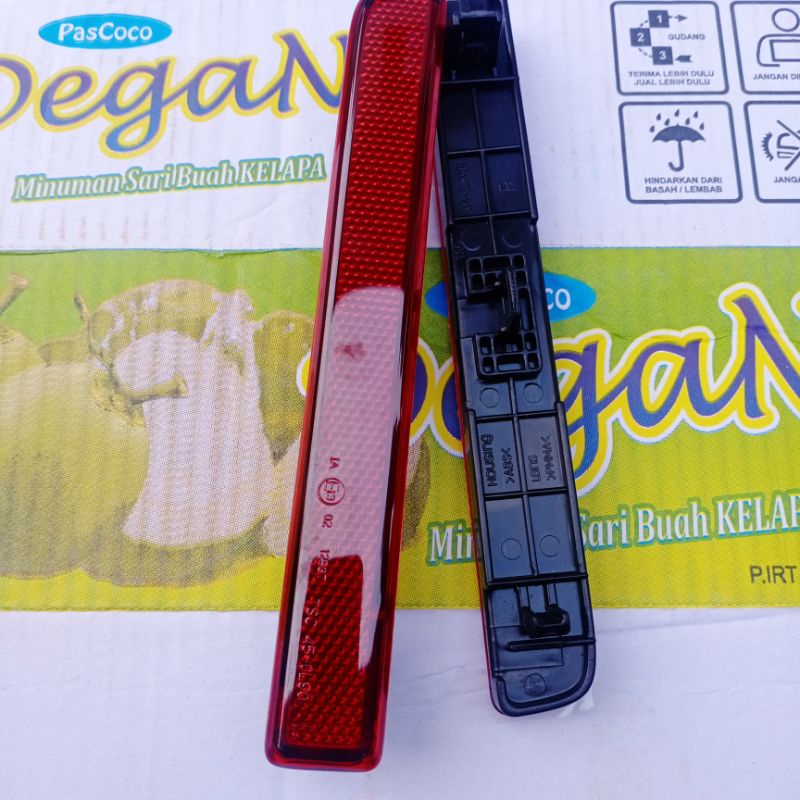 Reflektor mata kucing bemper Belakang Toyota Rush terios Agya Luxio