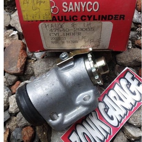 master rem bawah depan kiri Toyota Hiace lama