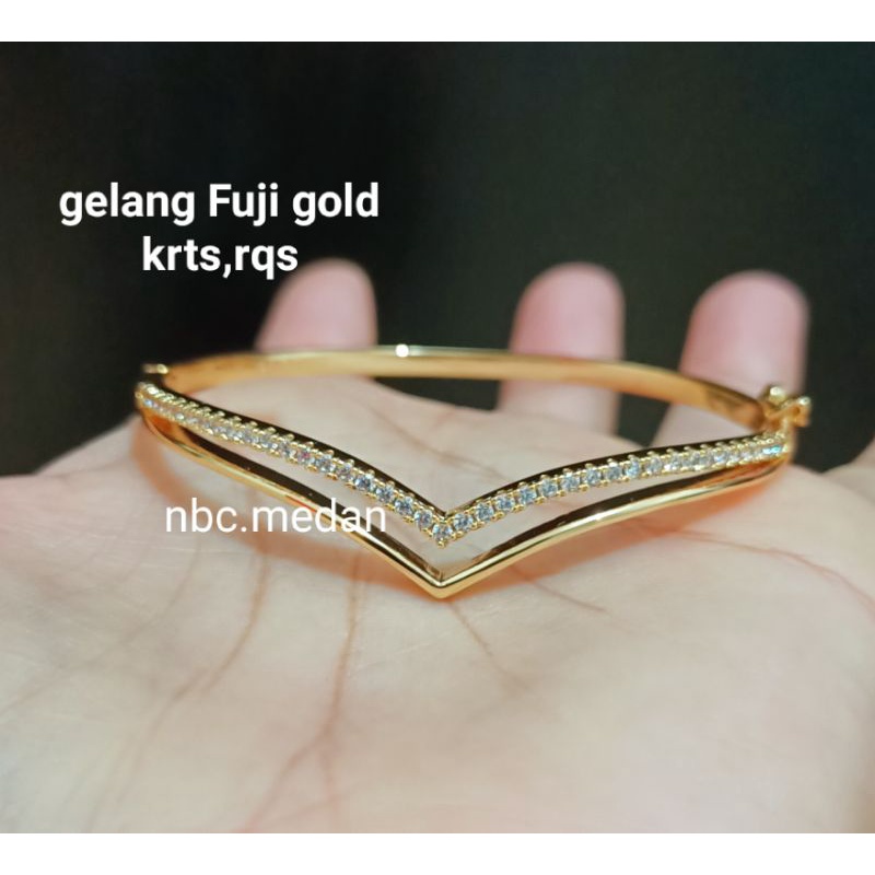 Gelang serut, kalung titanium ,vier , cincin Fuji Aurel, ayu tingting