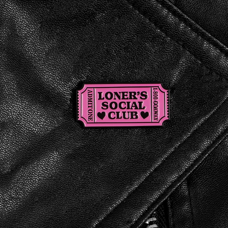 Bros Pin Enamel Desain Tiket Loner 's Club Warna Pink Untuk Hadiah