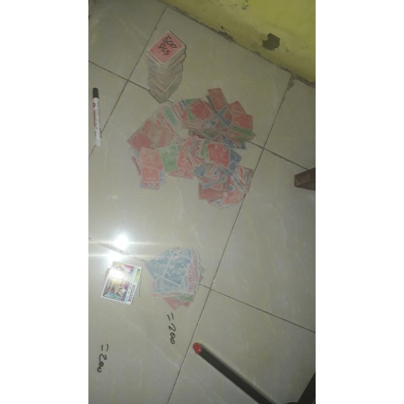 kartu kecil atau kartu gambaran kecil untuk mainan