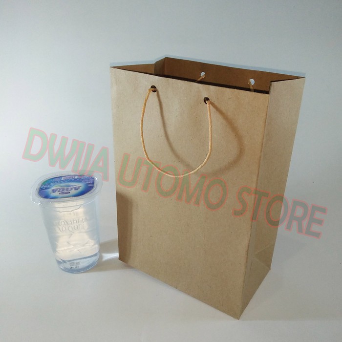 

Paperbag, Tas Kertas Kraft Coklat ukuran 15x9x21 per pack (100pcs)