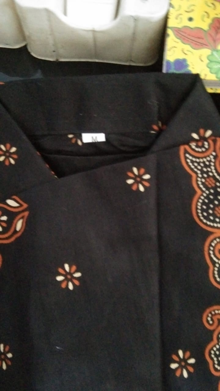 Kemeja Batik Pria Lengan Pendek Motif Kupu Awan