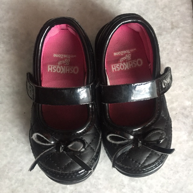 Preloved sepatu hitam oshkosh black shoes size 5 12cm