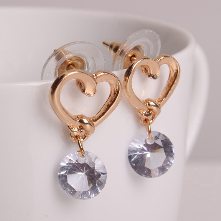 【Ready Stock】Korean 2020 New Earring Women Heart Shaped Ear Pins Zircon Eardrop Crystal Earrings Jewelry