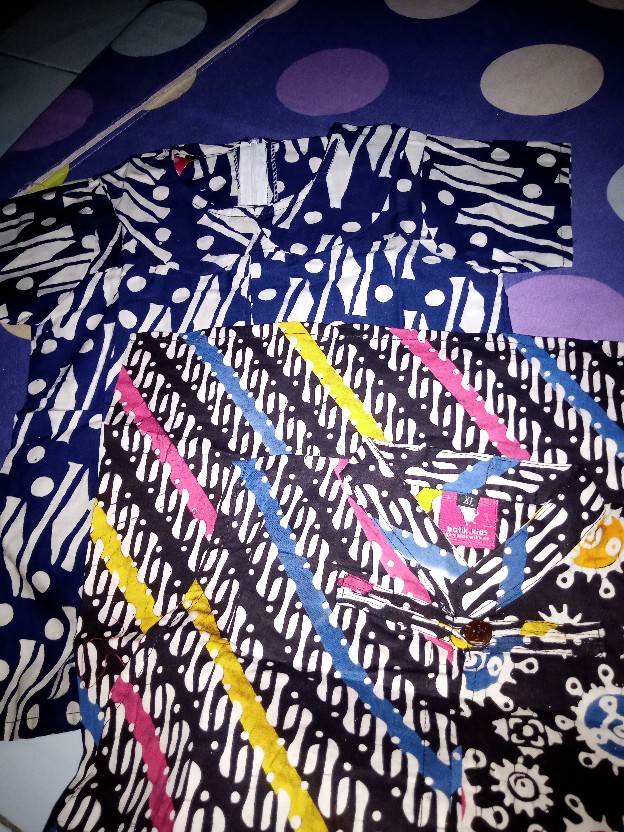 Blus Batik Anak Navy Putih Berkerah Cocok Untuk Sekolah