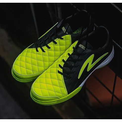 SEPATU FUTSAL SPECS METASALA FANTASTICO IN BLACK SAFETY YELLOW