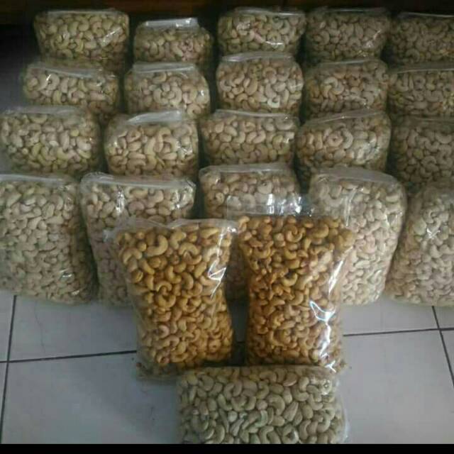

kacang mede mentah