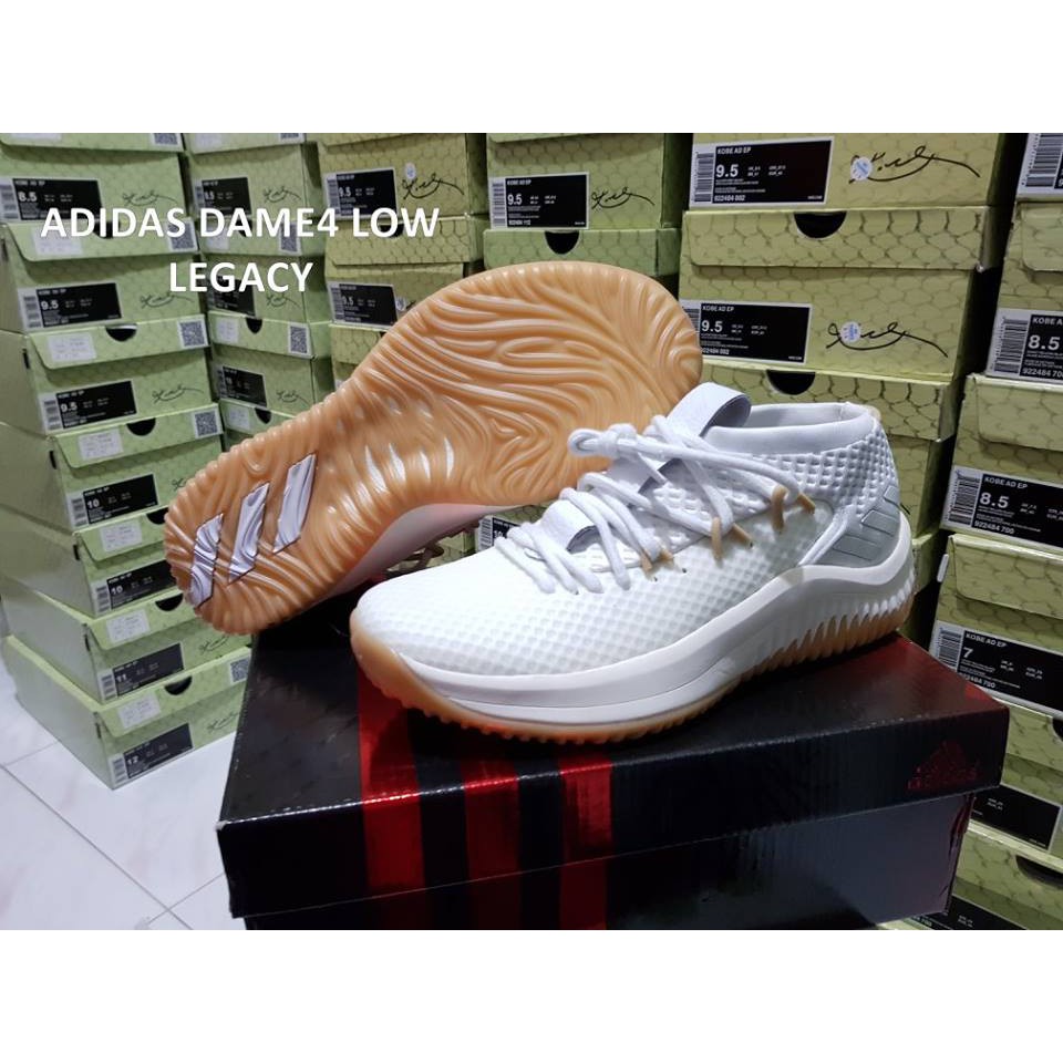 SEPATU BASKET ADIDAS DAME 4