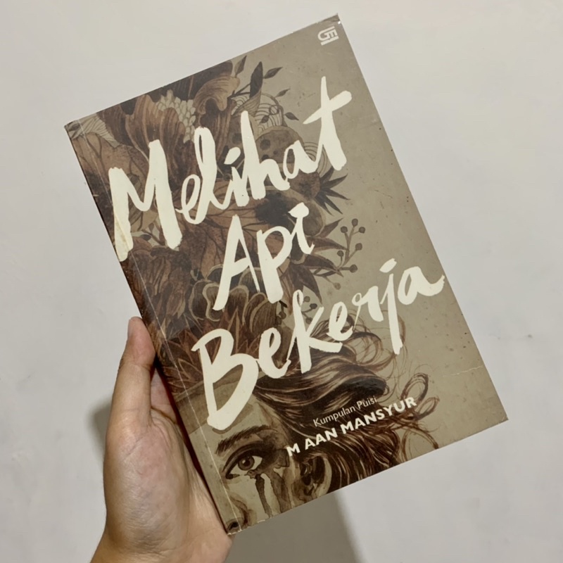 MELIHAT API BEKERJA by M Aan Mansyur (Preloved)