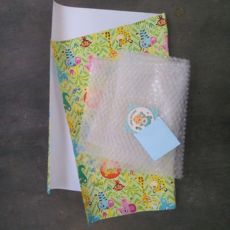 

Paket Bungkus Kado (Kertas Kado + Kartu Ucapan + Bubble Wrap)