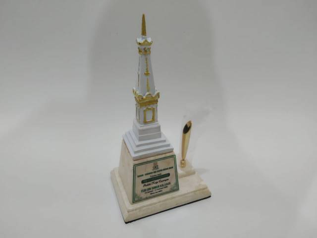 Plakat Marmer Tugu Jogja Souvenir Tugu Jogja Pen Holder Shopee Indonesia