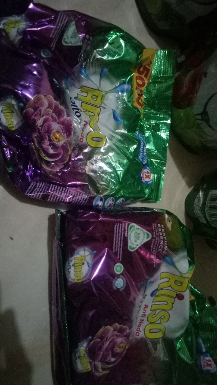 Rinso Anti Noda + Molto Parfume Essence 240g Deterjen Bubuk 240 Gr