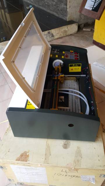 Mesin laser co2 2030 mesin laser kwalitas linear rail di semua sumbu x dan y akurasi maksimal