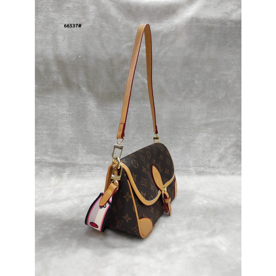 BAG Diane 24 Gold Hardware Shoulder Bag 66537