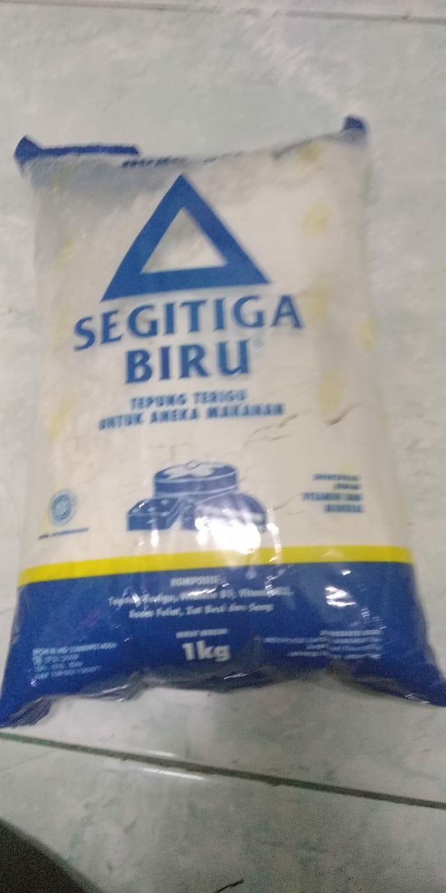 Tepung Segitiga Biru 1Kg Terigu Segitiga Biru Tepung