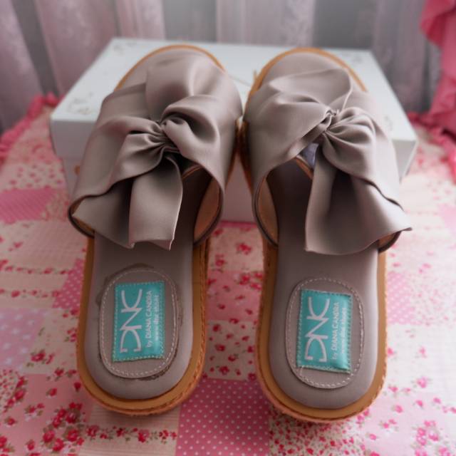 PRELOVED sandal by DNC