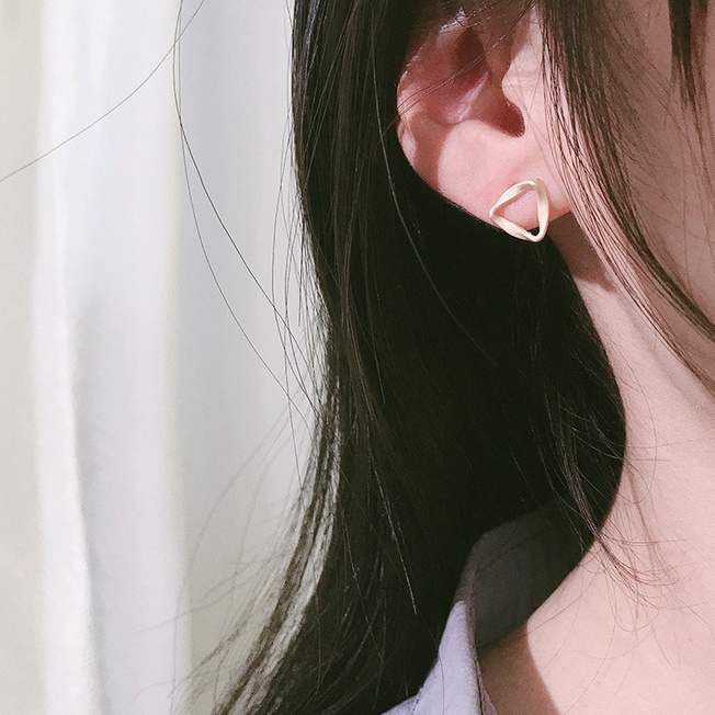 Anting Bentuk Segitiga Bahan Titanium Steel Matte