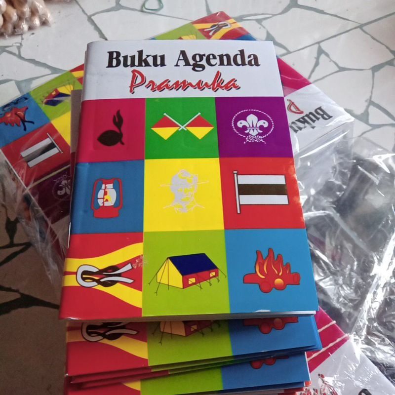 

10 buku agenda pramuka,kertas HVS.