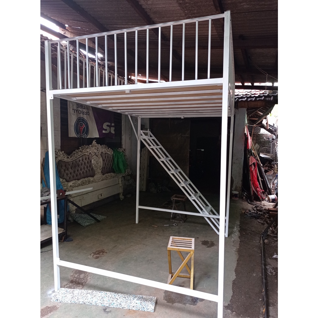 Ranjang Besi Tingkat Atas Tempat Santai Custom
