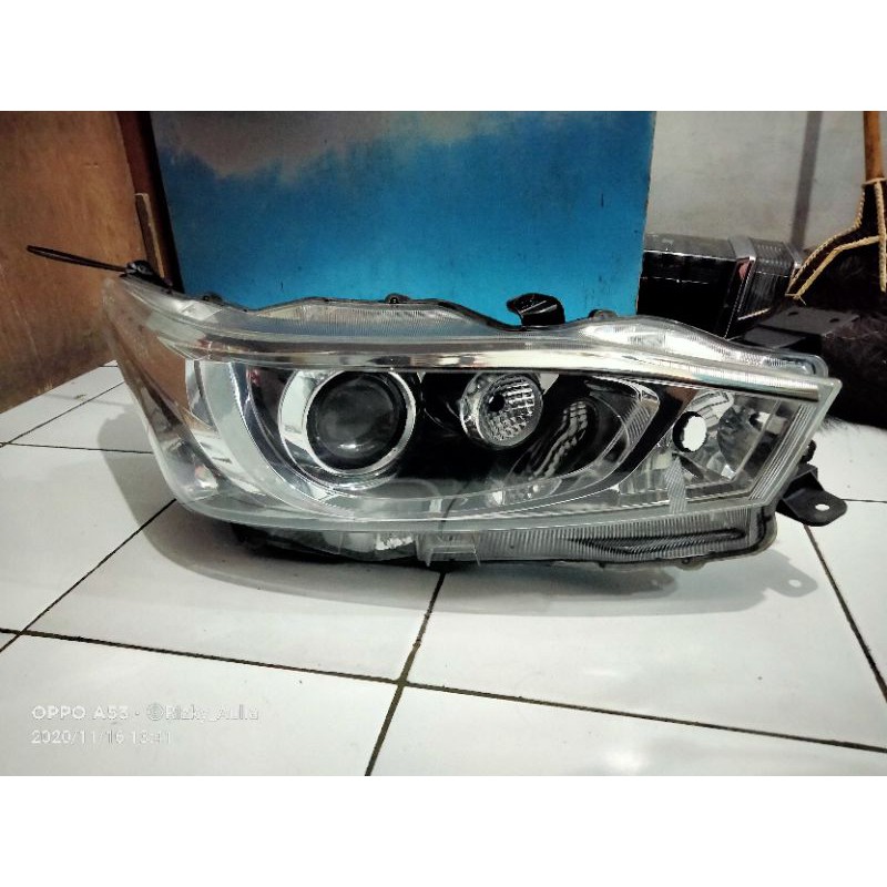 Headlamp Toyota Yaris 2016