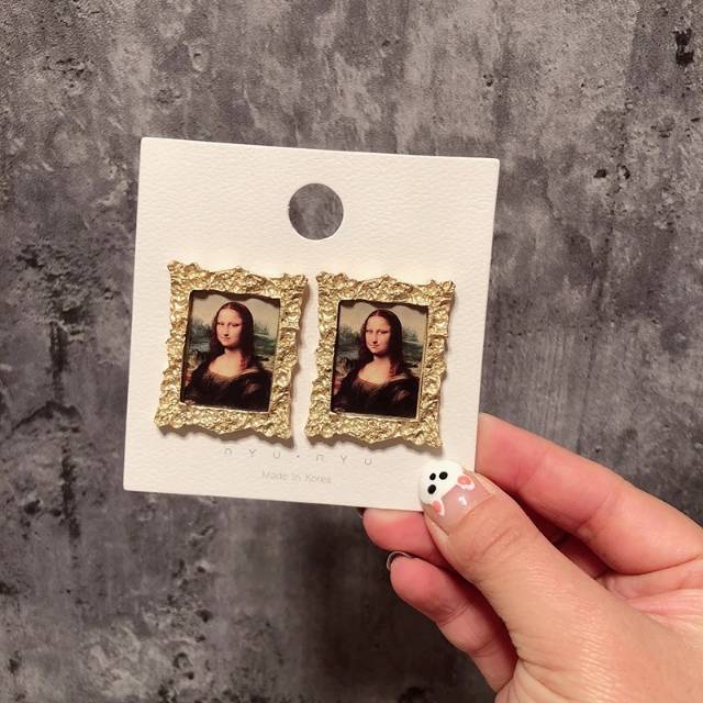 Anting tusuk monalisa